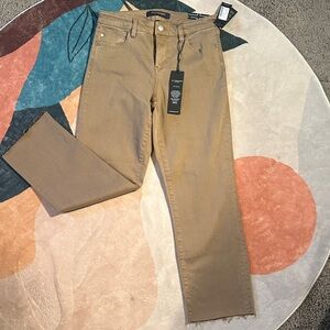 LIVERPOOL Los Angeles. Kennedy crop straight.